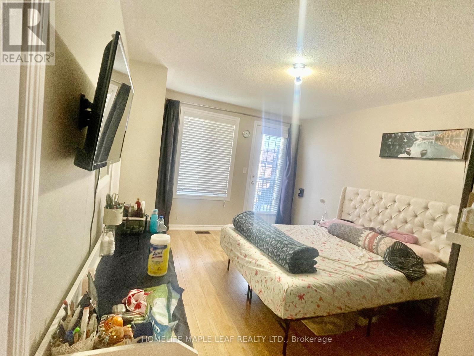 Photo 8 of 54 Miami Grove, Brampton ON