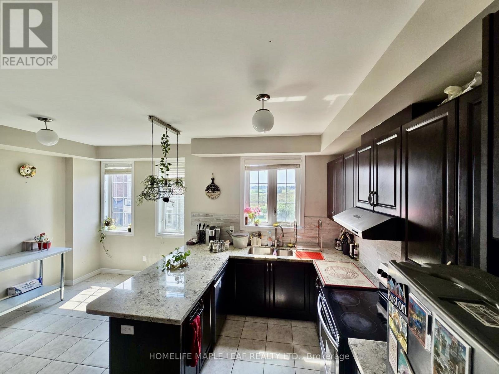 Photo 3 of 54 Miami Grove, Brampton ON