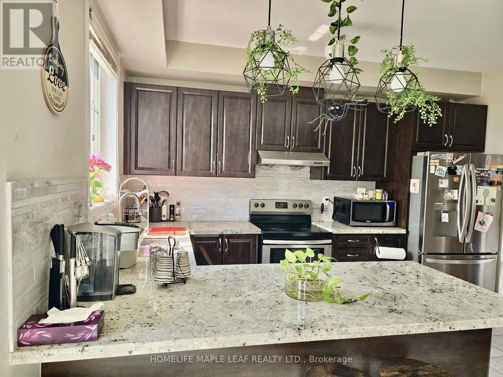 Photo 4 of 54 Miami Grove, Brampton ON