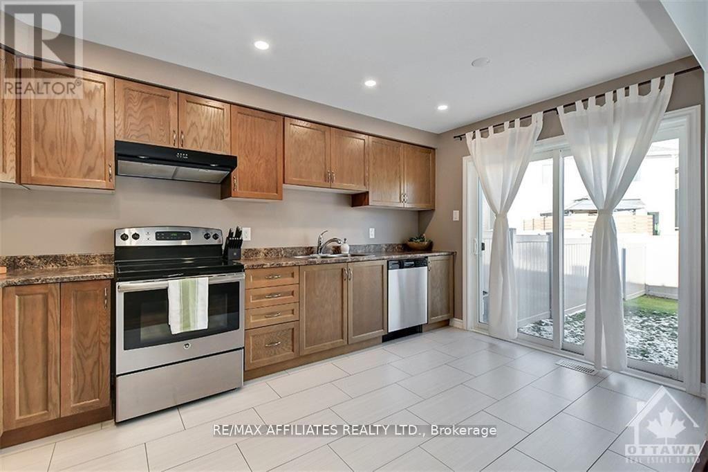 Photo 12 of 514 Broadleaf Street, Ottawa ON