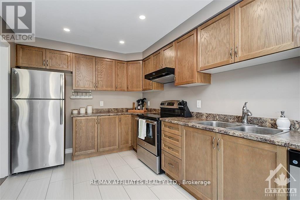 Photo 14 of 514 Broadleaf Street, Ottawa ON