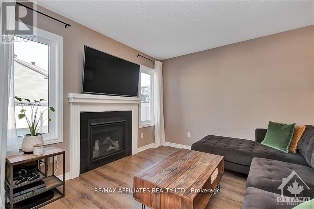 Photo 6 of 514 Broadleaf Street, Ottawa ON