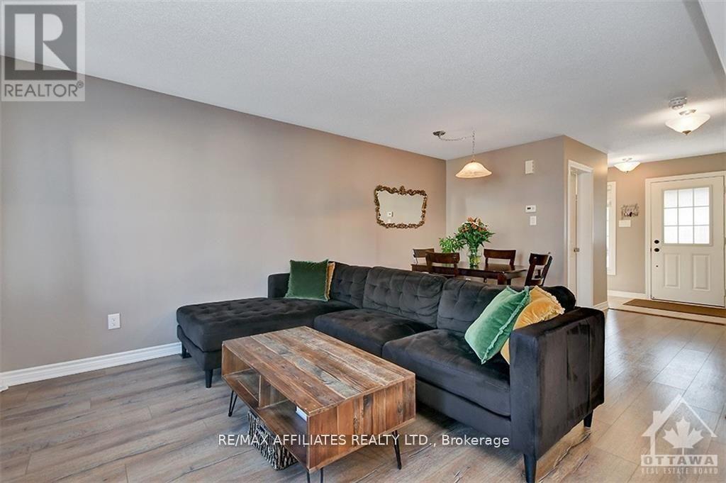 Photo 8 of 514 Broadleaf Street, Ottawa ON