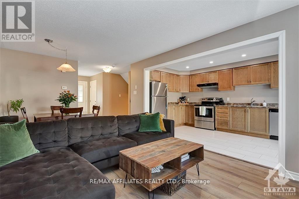 Photo 9 of 514 Broadleaf Street, Ottawa ON