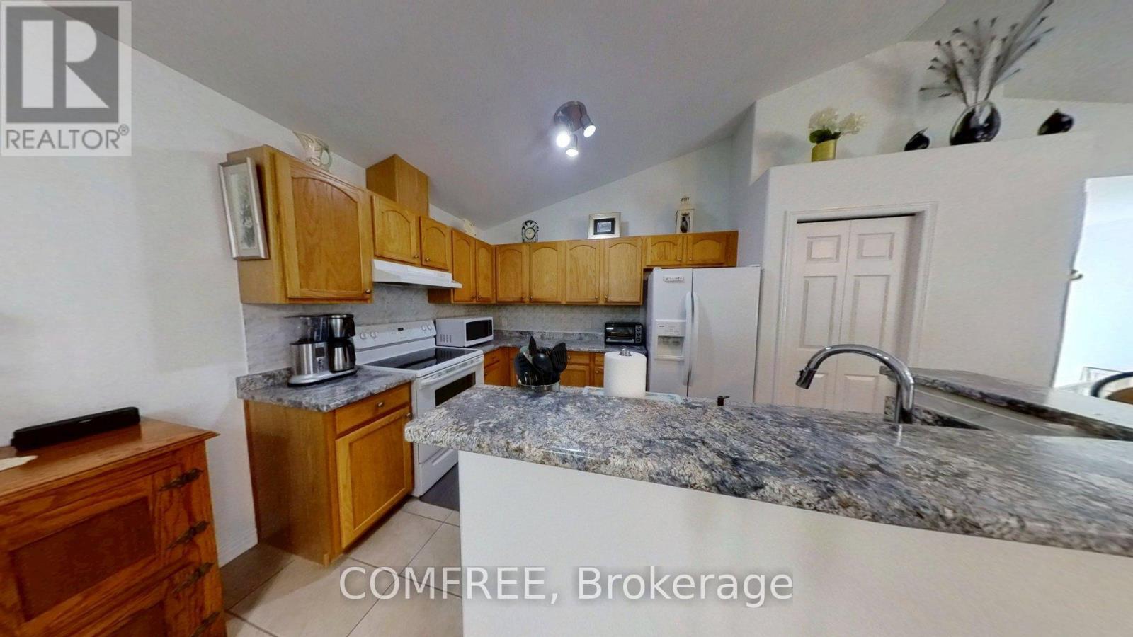 Photo 12 of 20 Normandy Avenue, Kingsville ON