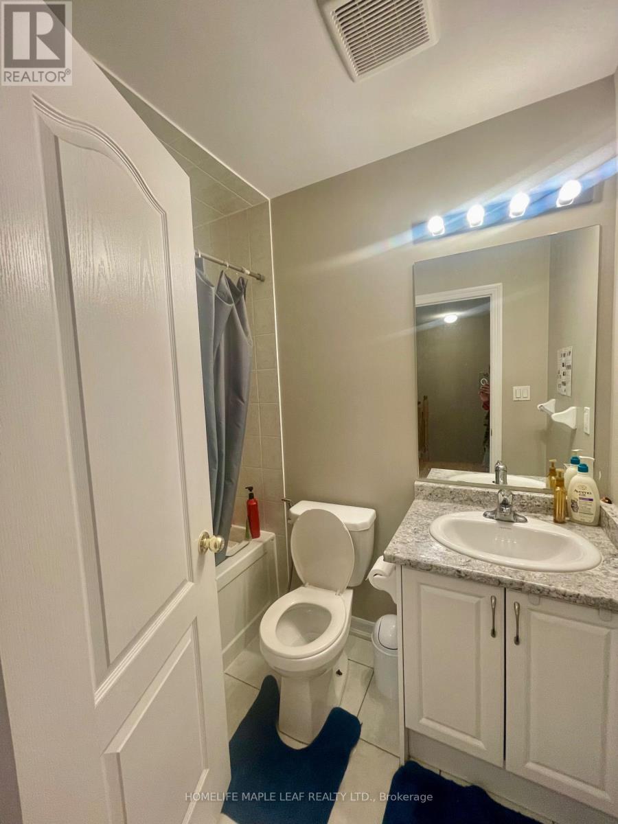 Photo 12 of 54 Miami Grove, Brampton ON