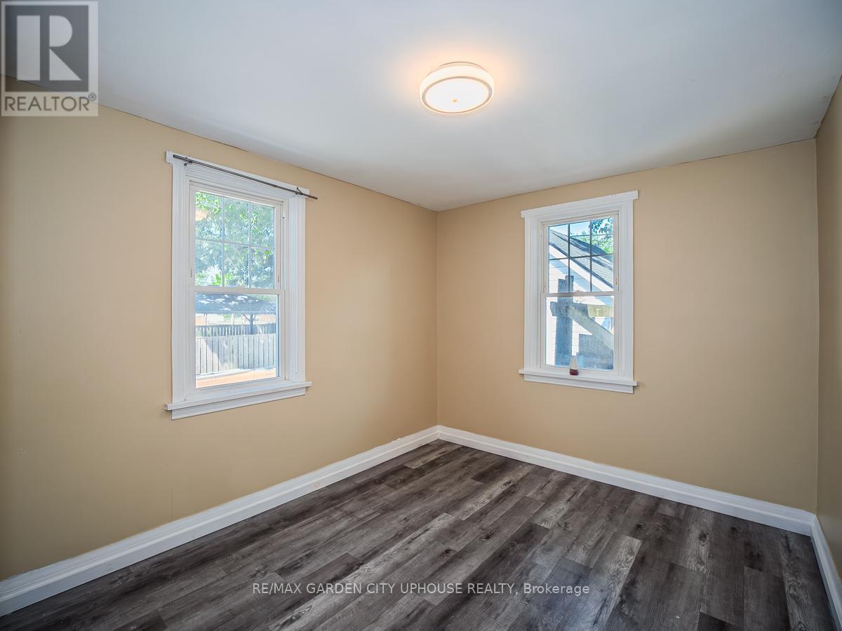 Photo 22 of 22 Lyons Avenue, Welland ON