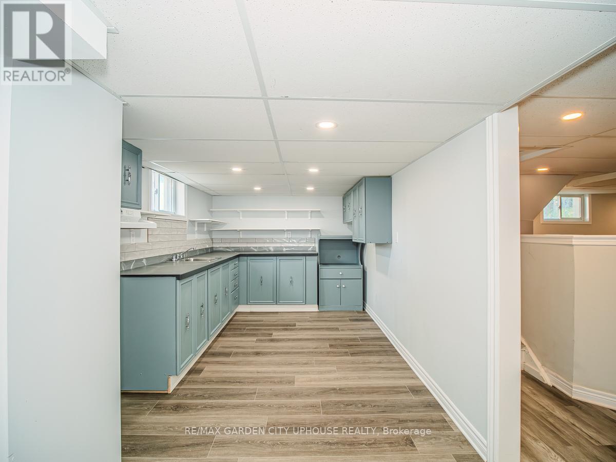 Photo 17 of 22 Lyons Avenue, Welland ON