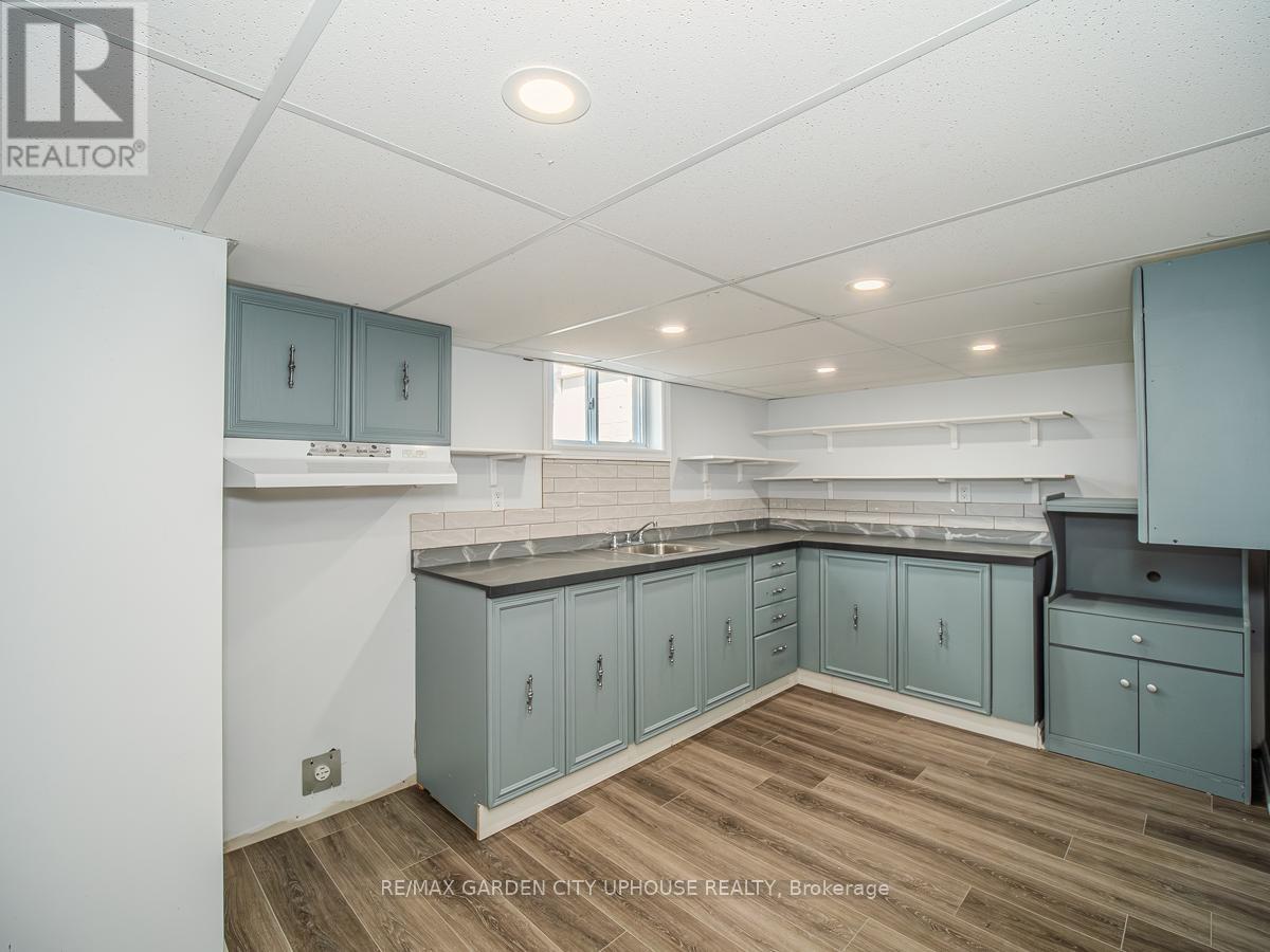 Photo 19 of 22 Lyons Avenue, Welland ON