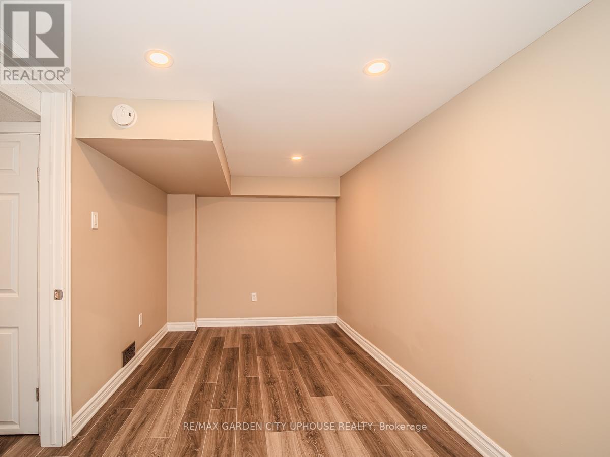 Photo 11 of 22 Lyons Avenue, Welland ON