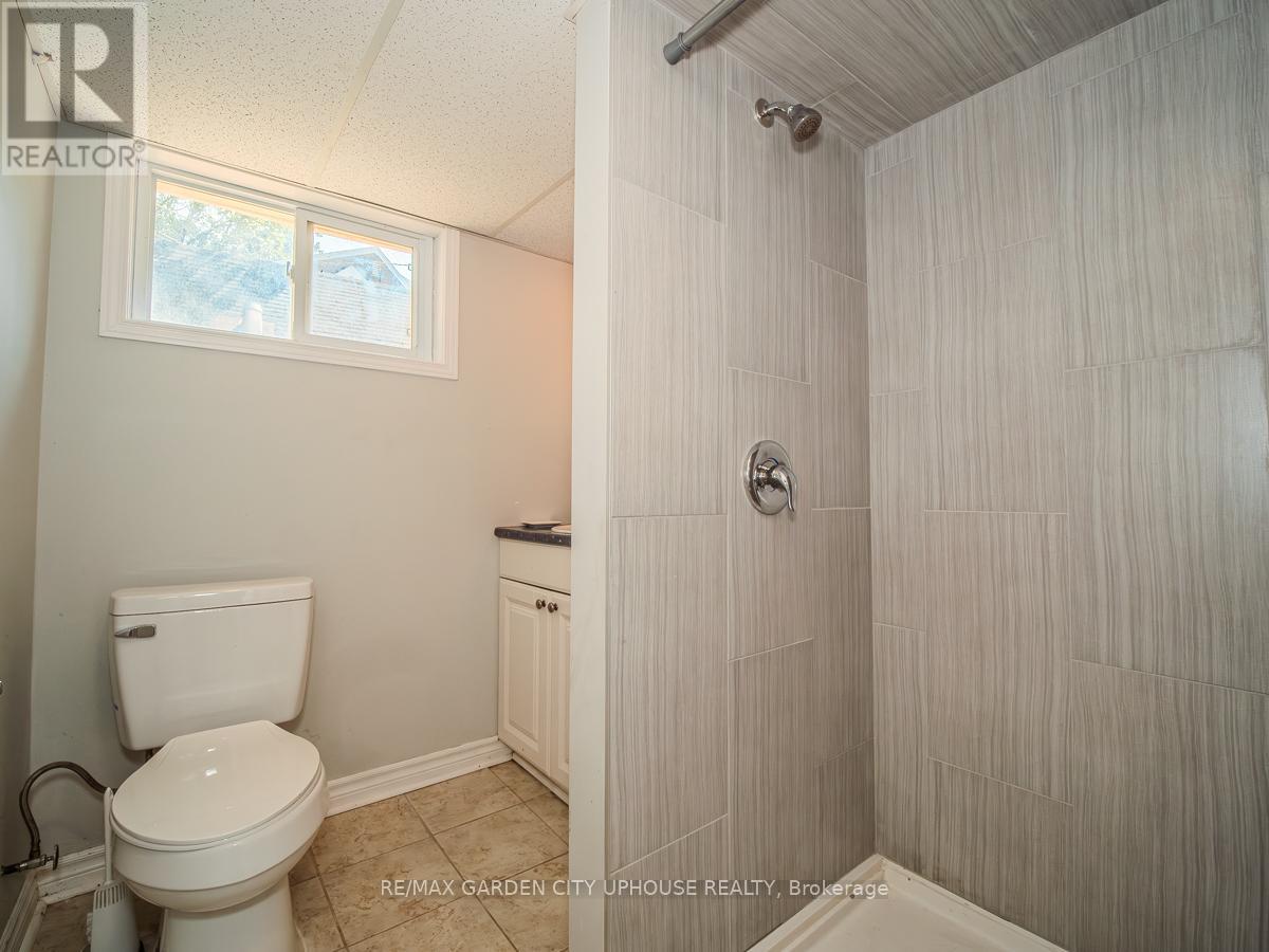 Photo 24 of 22 Lyons Avenue, Welland ON