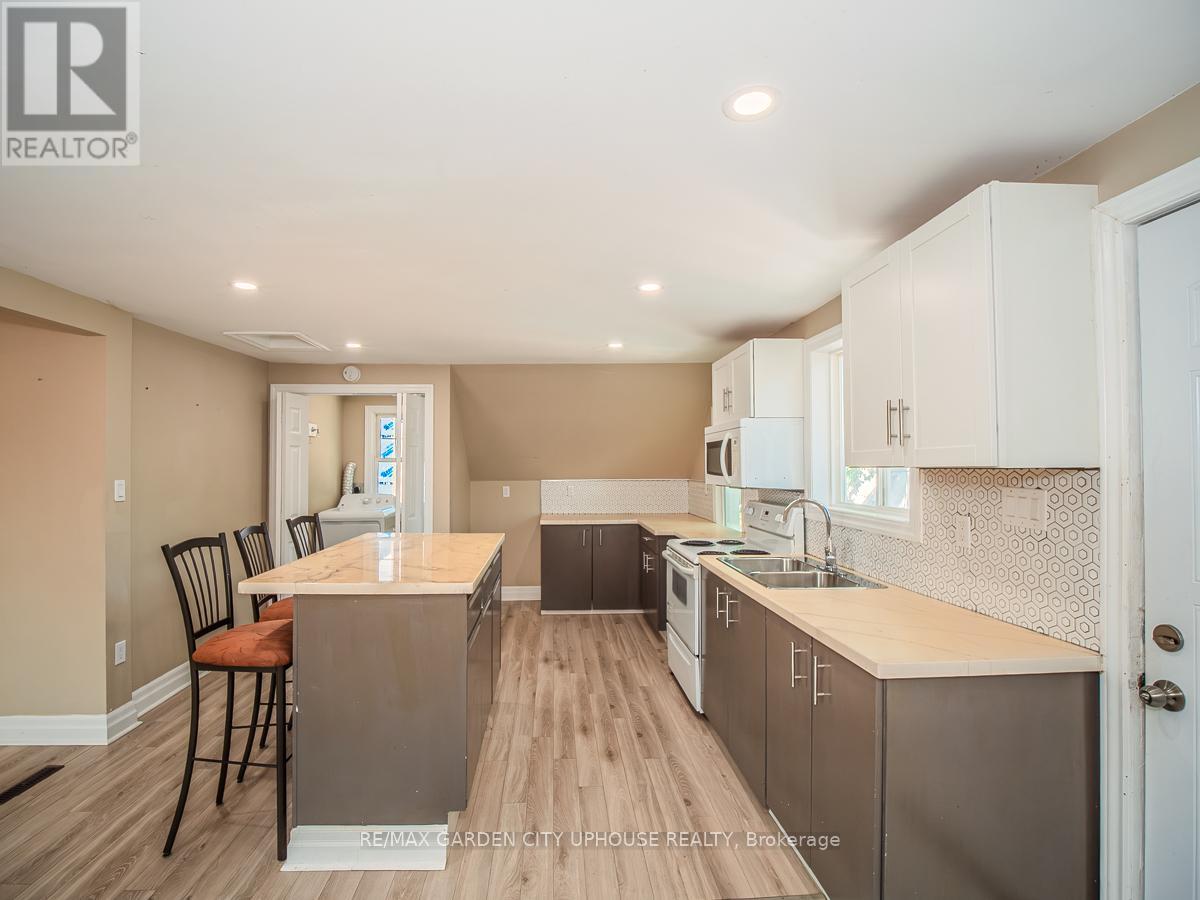 Photo 35 of 22 Lyons Avenue, Welland ON