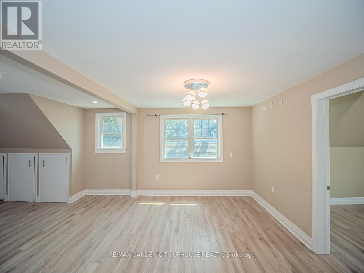 Photo 33 of 22 Lyons Avenue, Welland ON