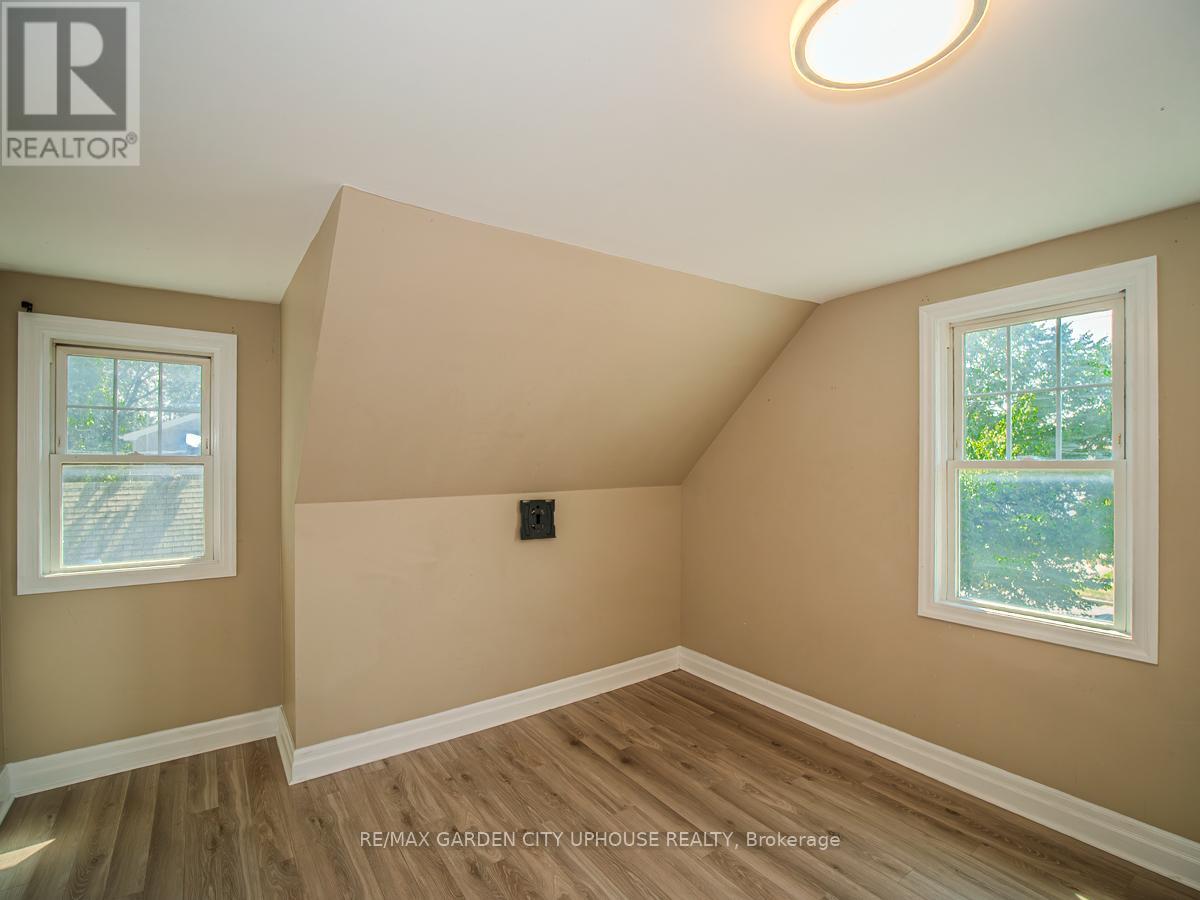 Photo 34 of 22 Lyons Avenue, Welland ON