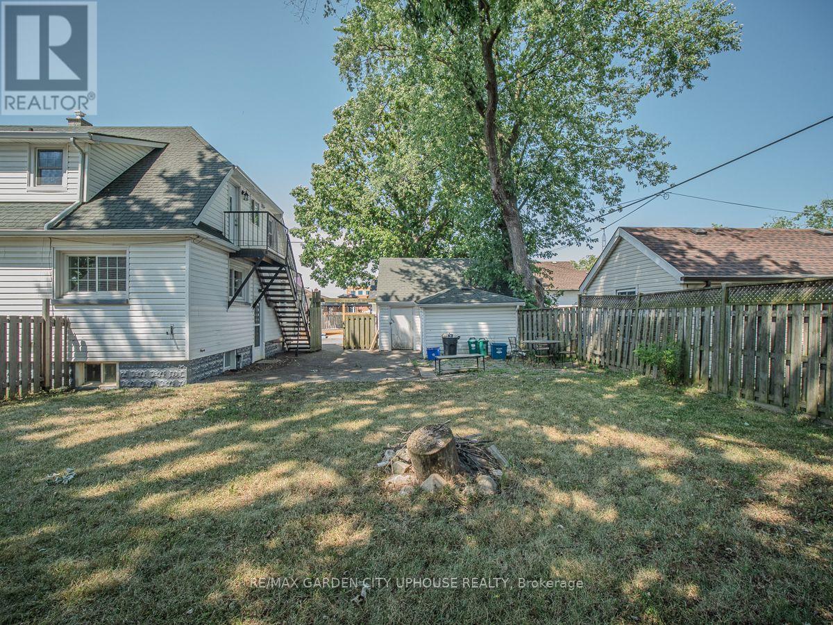 Photo 7 of 22 Lyons Avenue, Welland ON