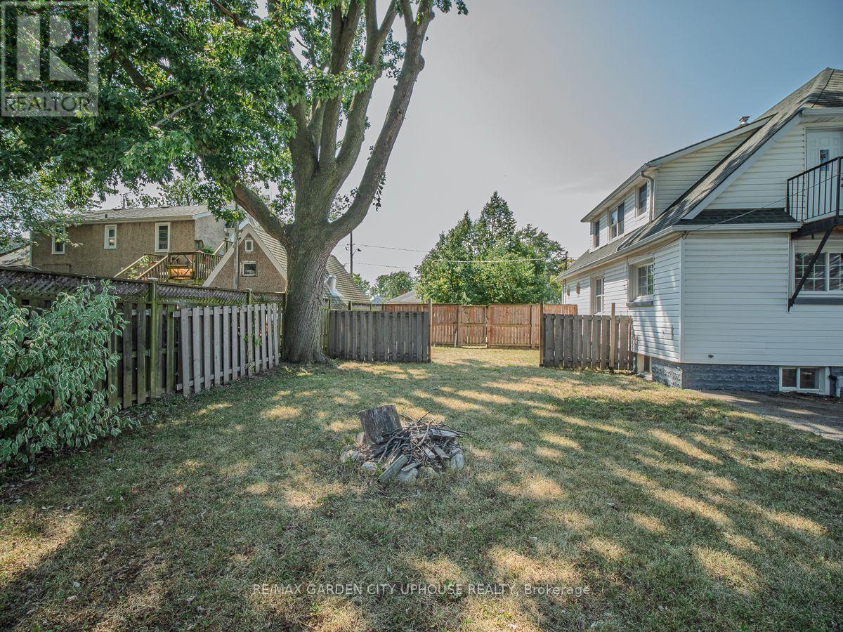 Photo 36 of 22 Lyons Avenue, Welland ON