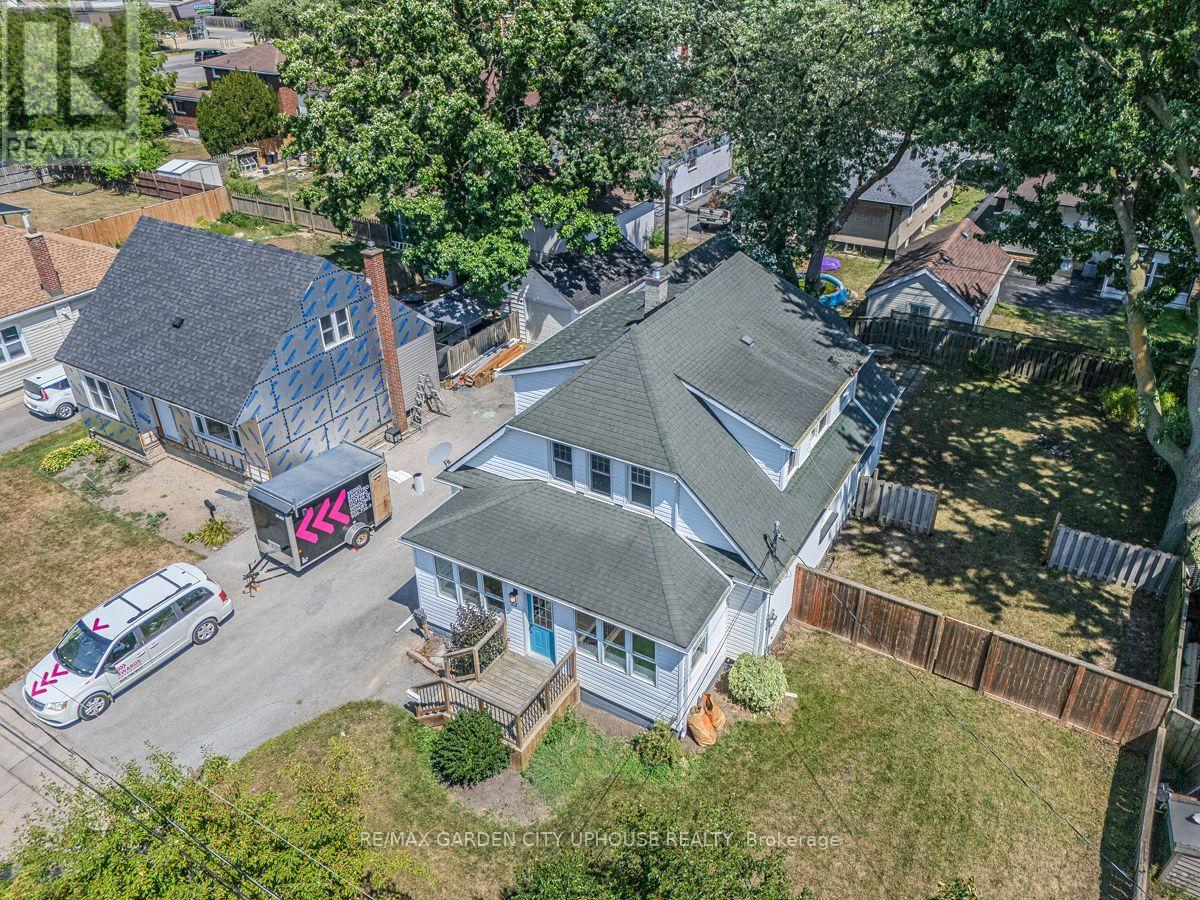 Photo 4 of 22 Lyons Avenue, Welland ON