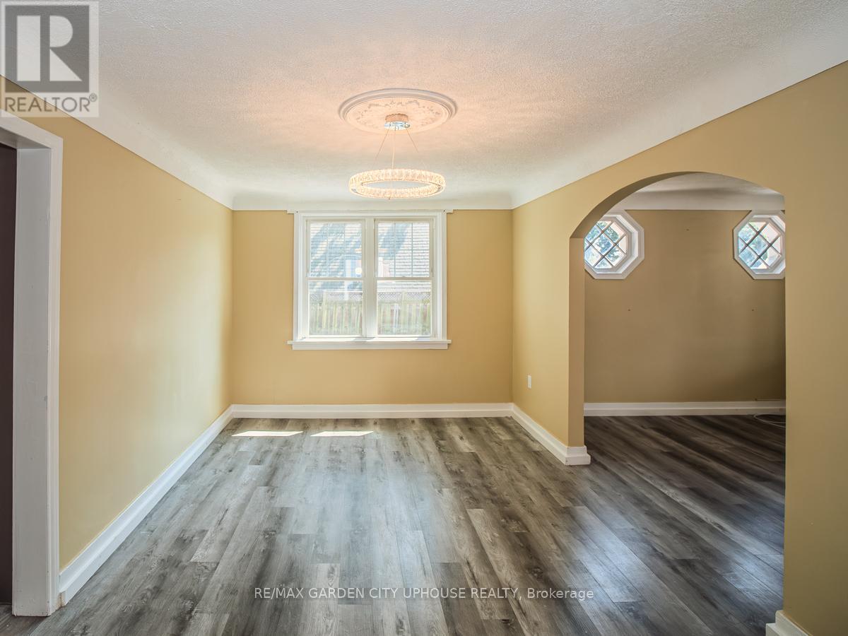 Photo 8 of 22 Lyons Avenue, Welland ON