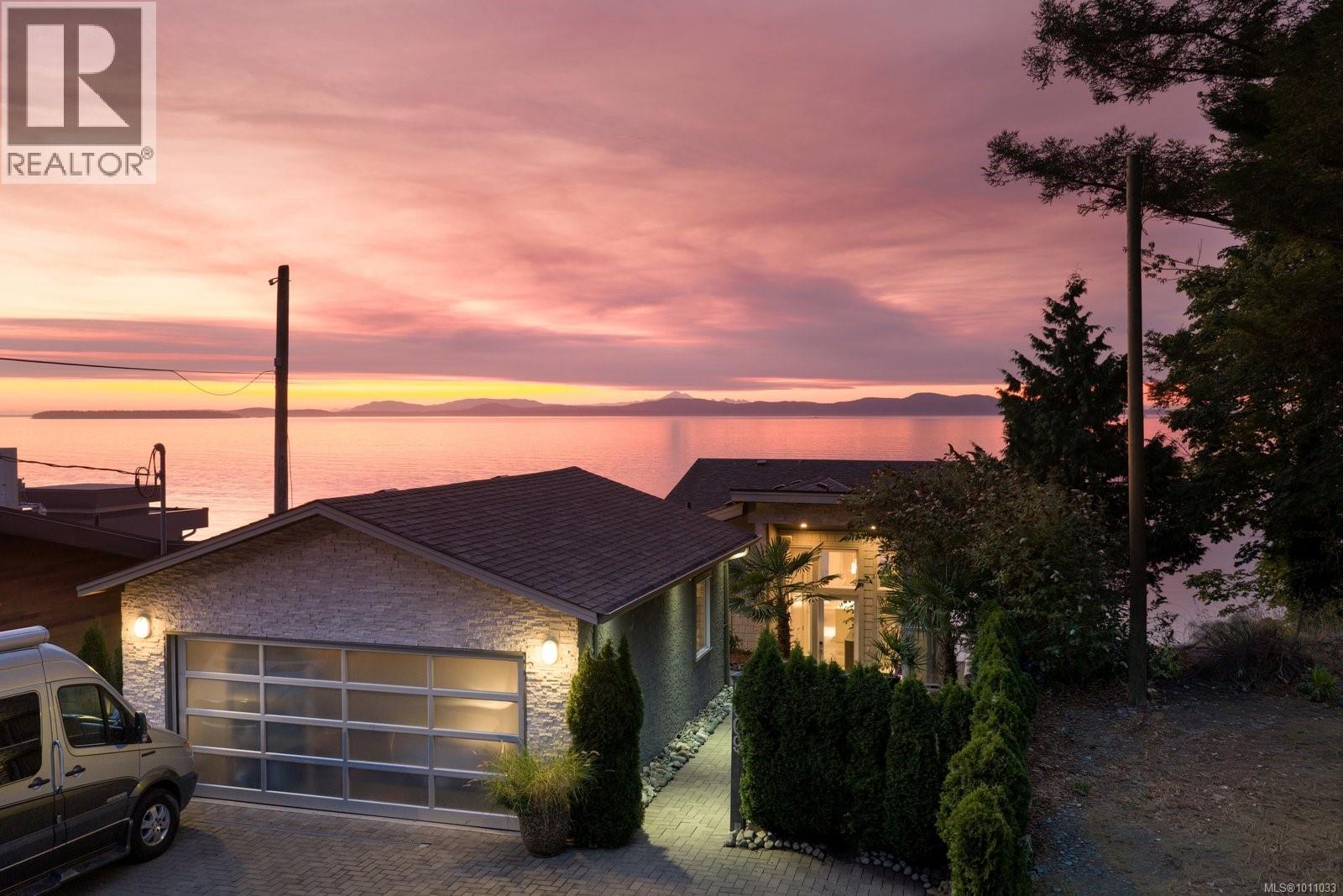 5009 Cordova Bay Rd, Saanich