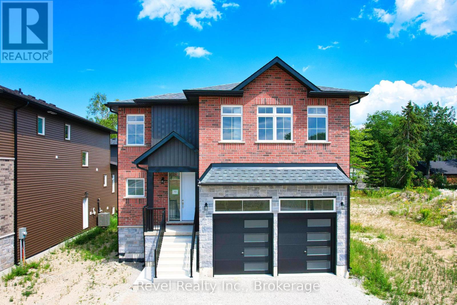 Photo 1 of 45 Joanne Crescent, Wasaga Beach ON