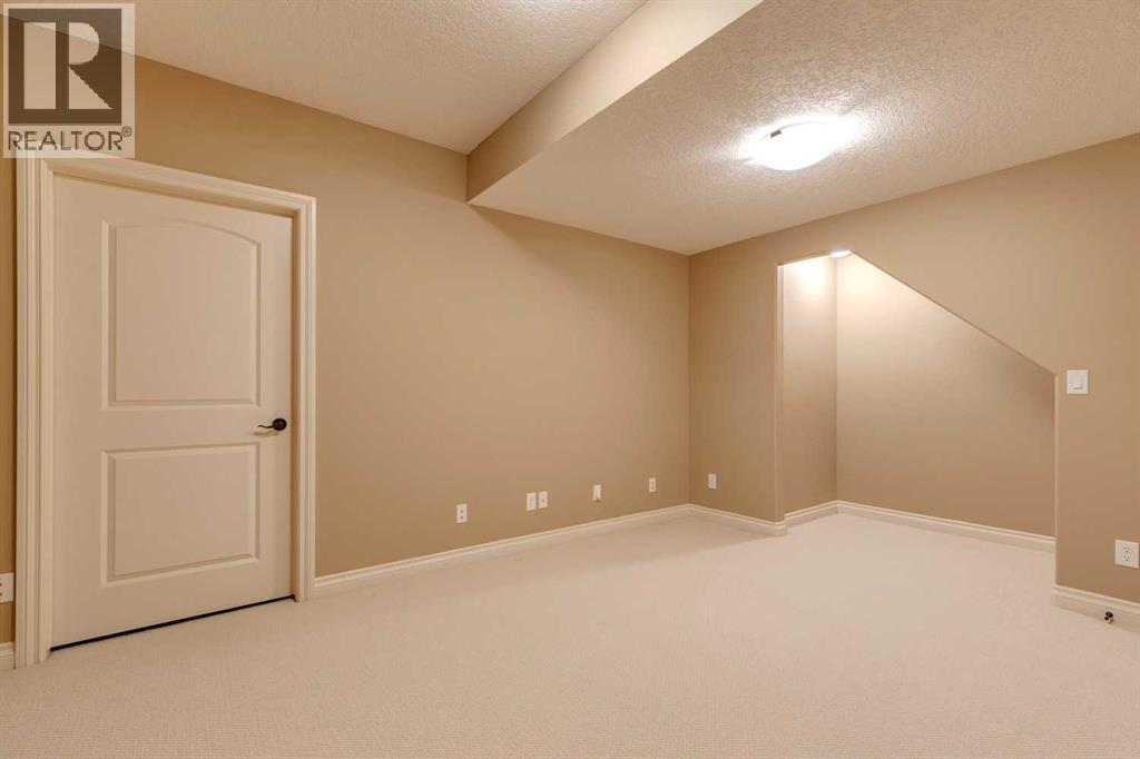 Single Family House for Sale in  Tuscany Ravine Heights NW Tuscany Calgary 