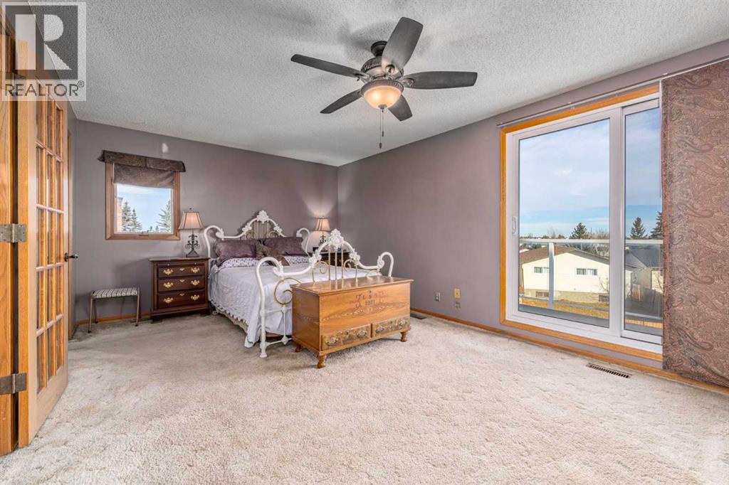 Single Family House for Sale in  Templevale Place NE Temple Calgary 