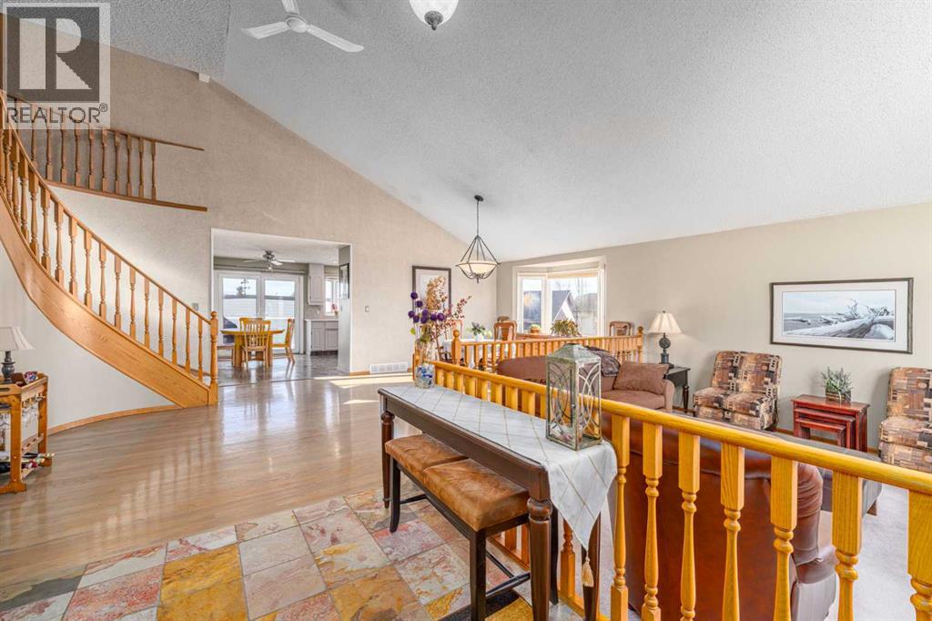Single Family House for Sale in  Templevale Place NE Temple Calgary 