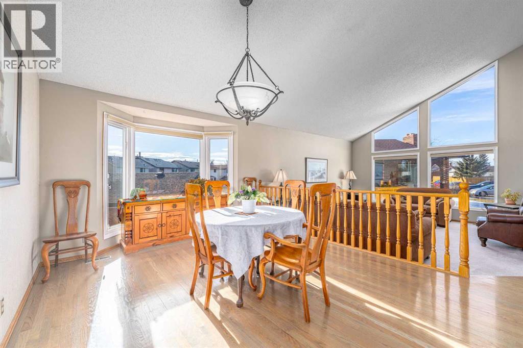 Single Family House for Sale in  Templevale Place NE Temple Calgary 