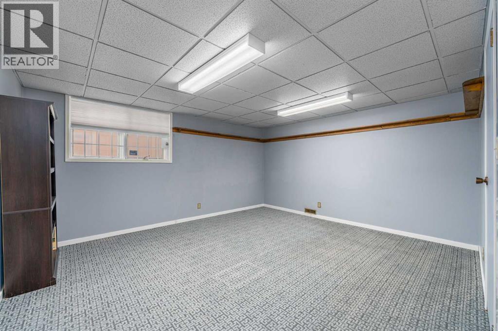 Single Family House for Sale in  Templevale Place NE Temple Calgary 