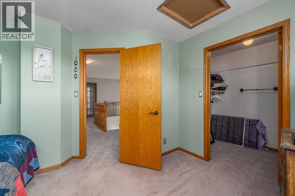 Single Family House for Sale in  Templevale Place NE Temple Calgary 