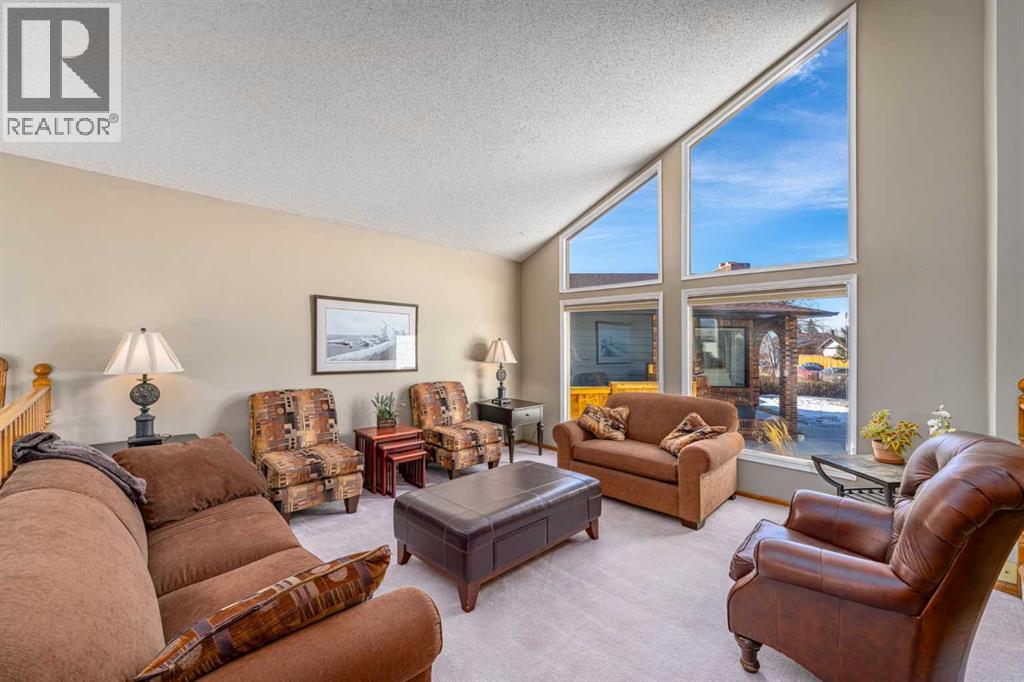 Single Family House for Sale in  Templevale Place NE Temple Calgary 