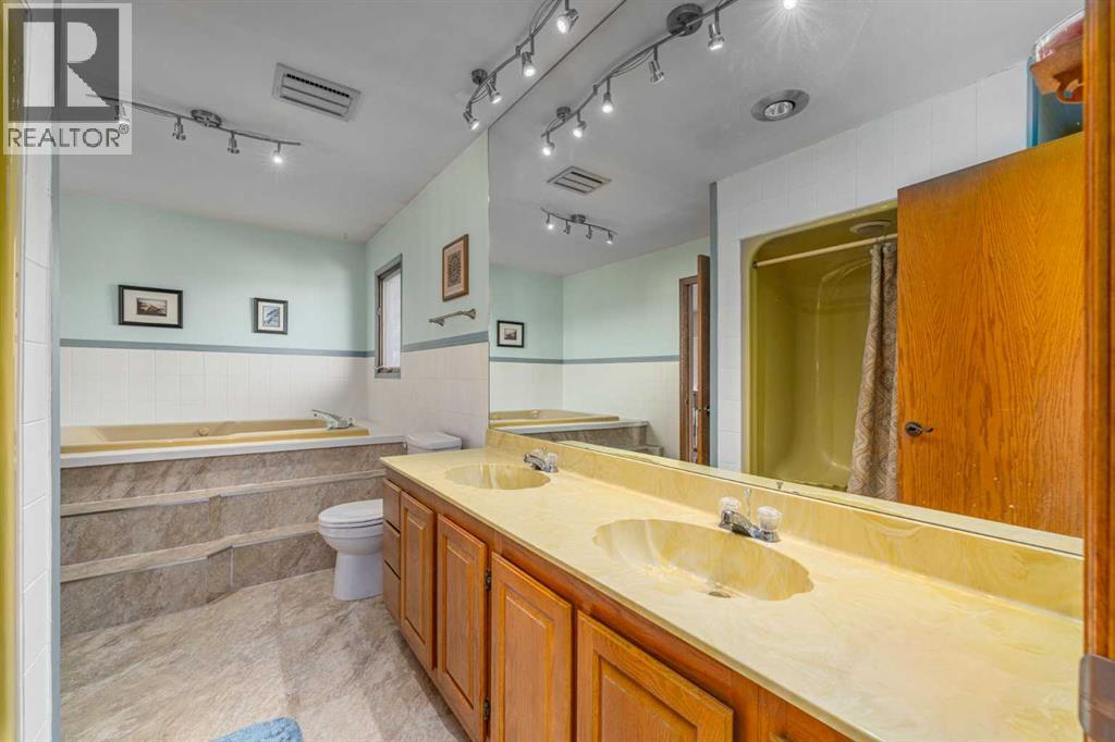 Single Family House for Sale in  Templevale Place NE Temple Calgary 