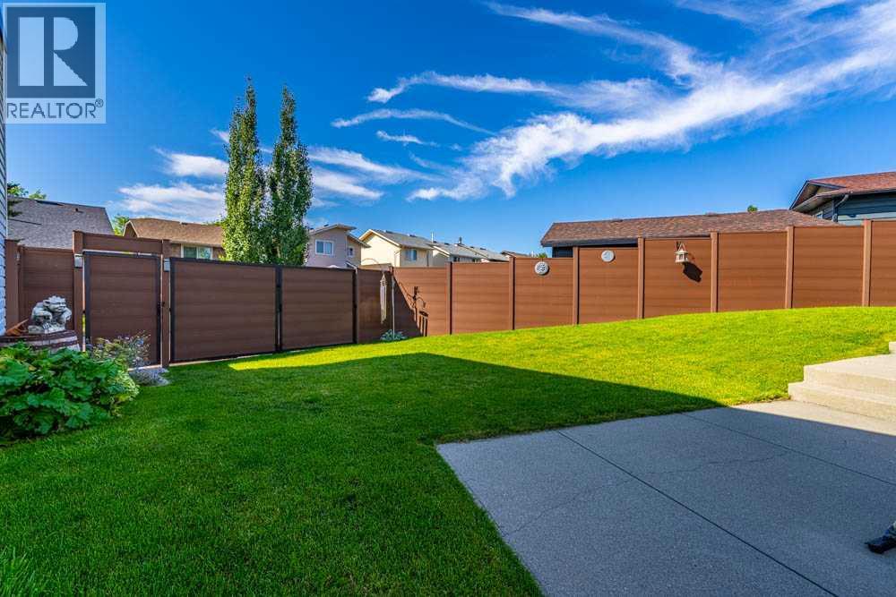 Single Family House for Sale in  Templevale Place NE Temple Calgary 