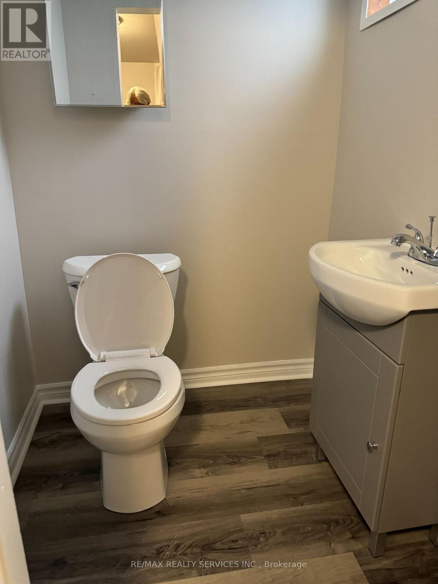 Photo 14 of 2 Wildercroft Avenue, Brampton ON