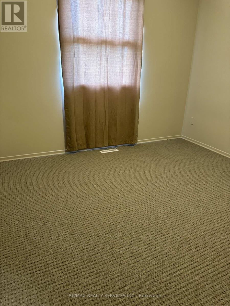 Photo 9 of 2 Wildercroft Avenue, Brampton ON