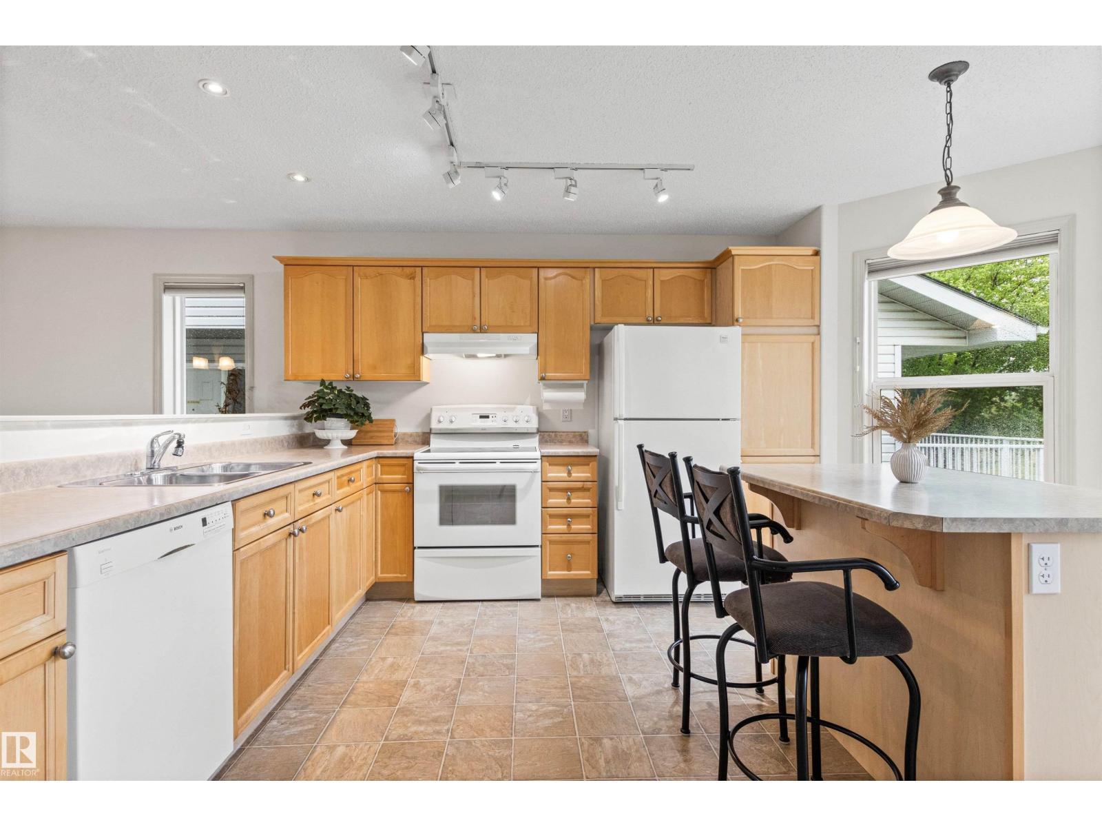 Photo 11 of 36 330 Galbraith Cl Nw, Edmonton AB