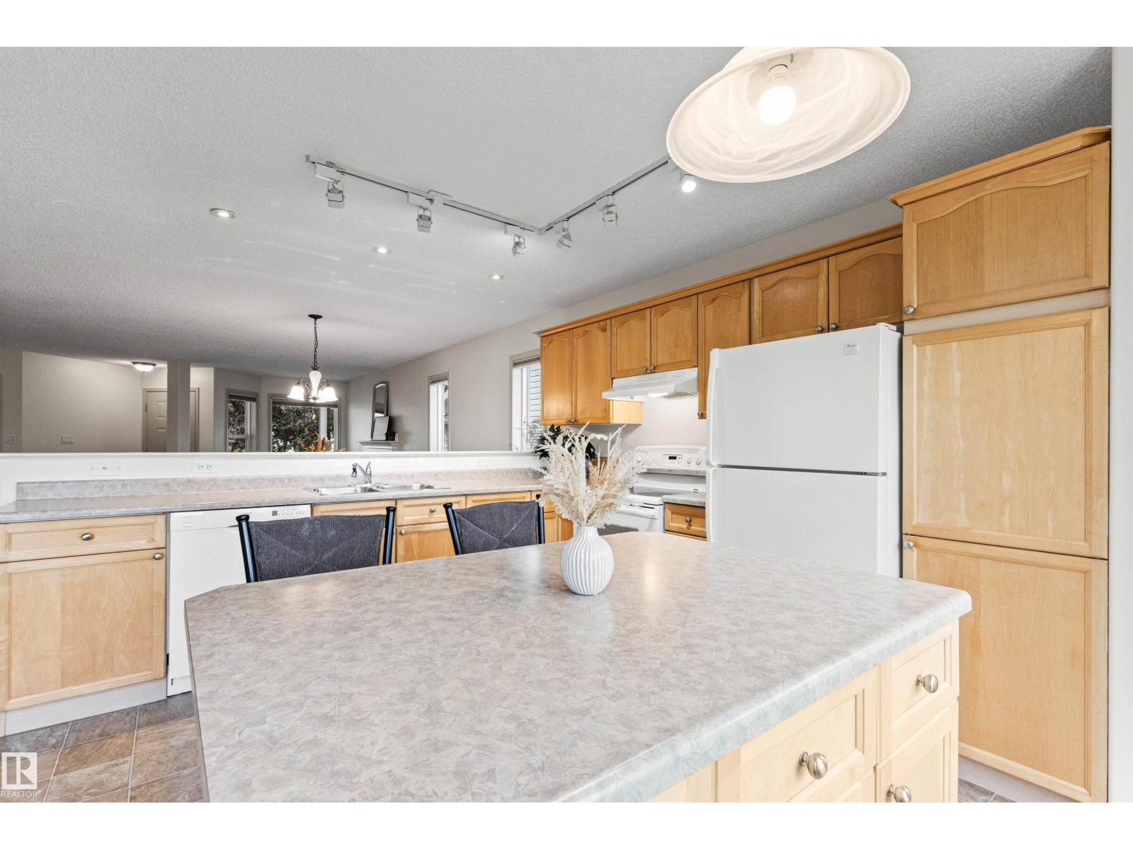 Photo 12 of 36 330 Galbraith Cl Nw, Edmonton AB