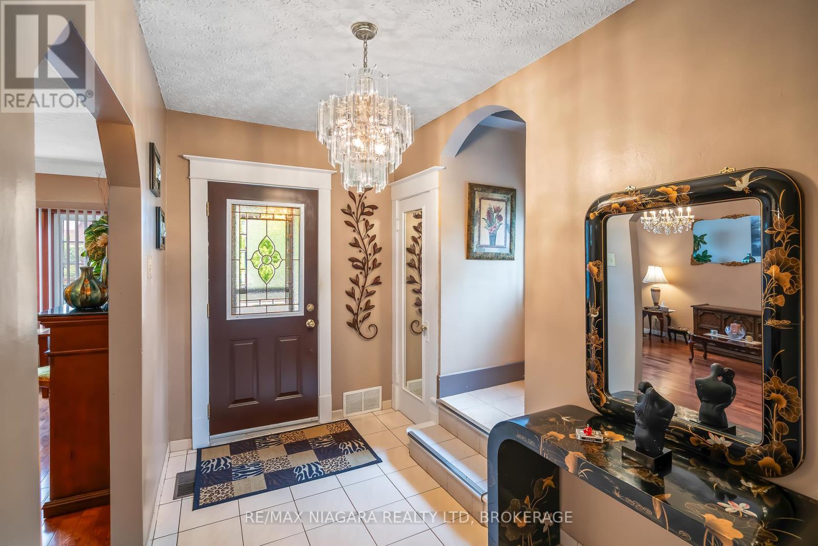 Photo 14 of 4534 Fourth Avenue, Niagara Falls ON