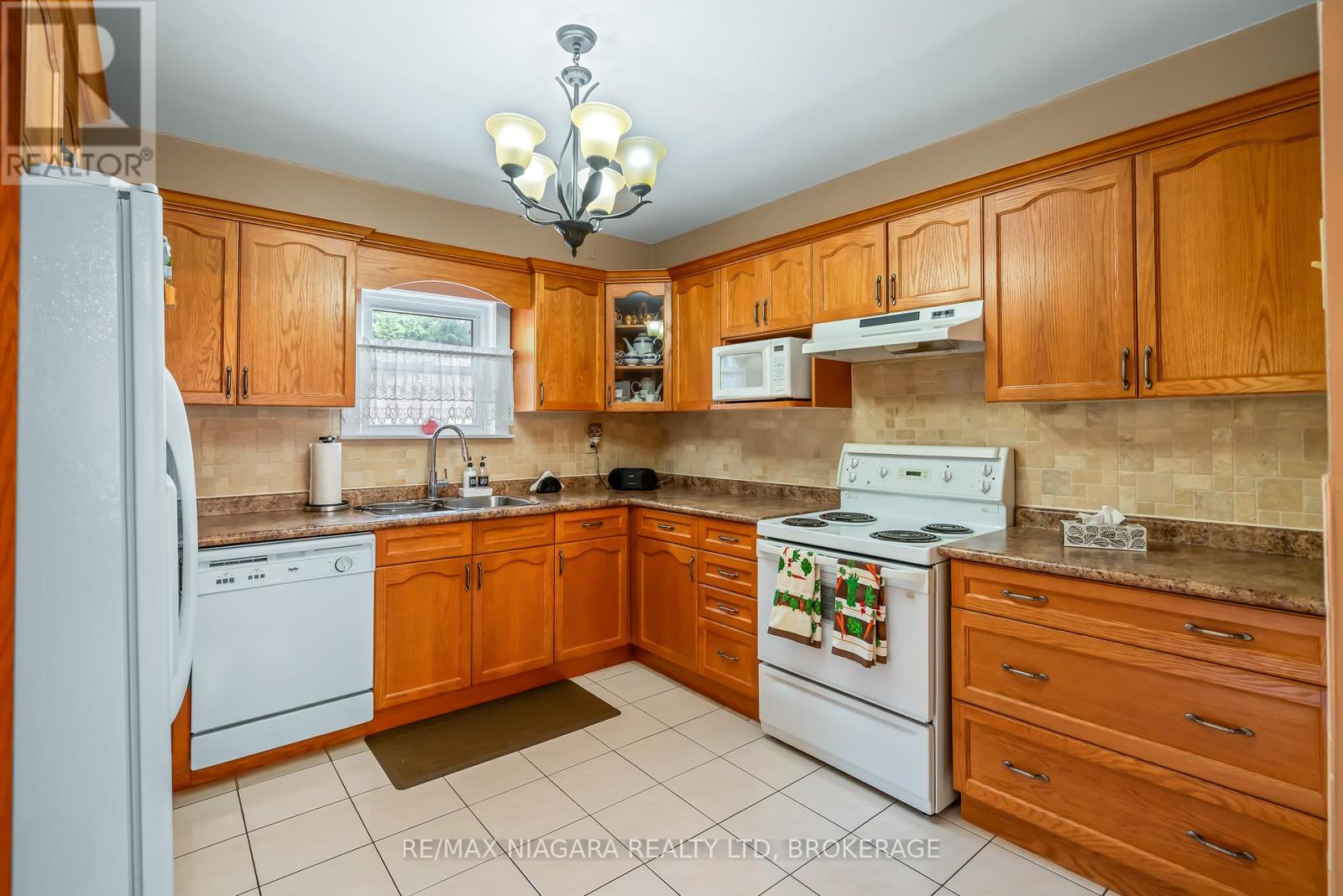 Photo 22 of 4534 Fourth Avenue, Niagara Falls ON