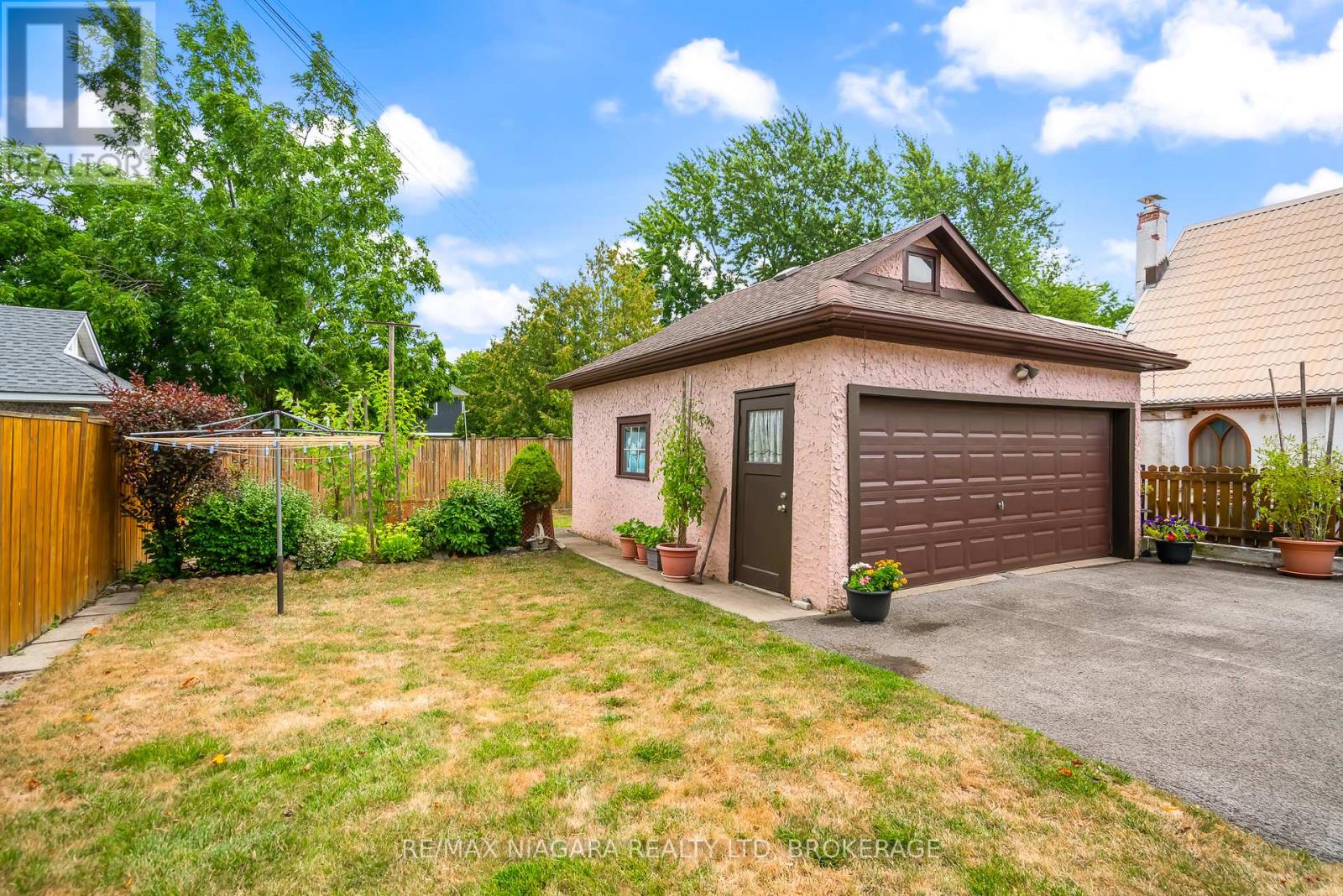 Photo 9 of 4534 Fourth Avenue, Niagara Falls ON