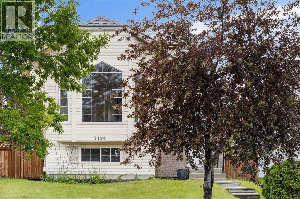 Single Family House Bi-level for Sale in  Laguna Way NE Monterey Park Calgary 
