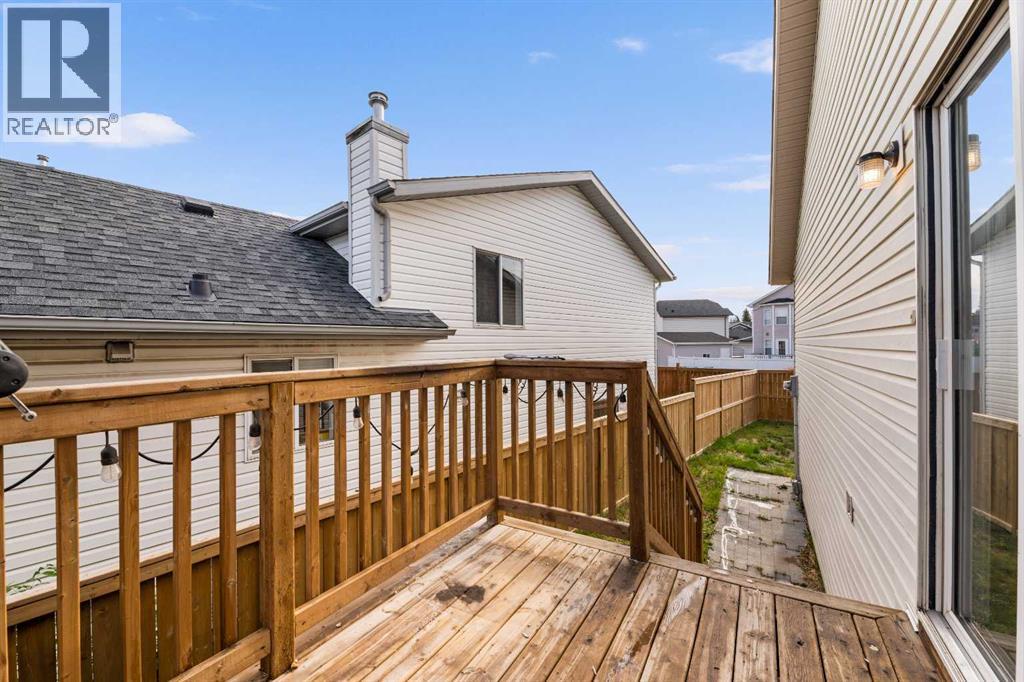 Single Family House Bi-level for Sale in  Laguna Way NE Monterey Park Calgary 