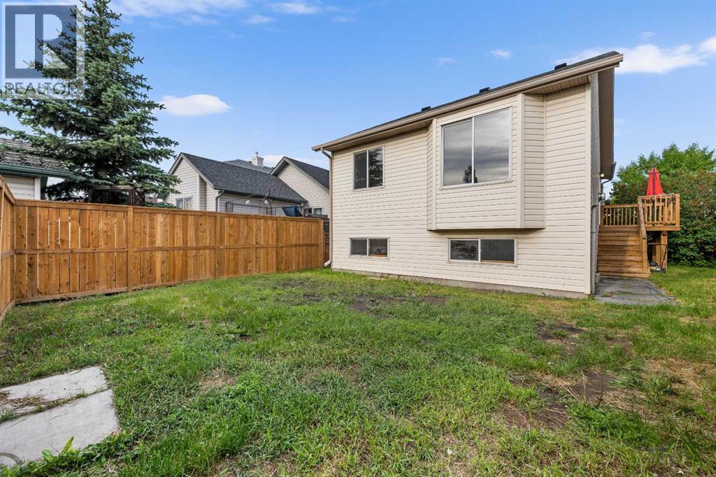 Single Family House Bi-level for Sale in  Laguna Way NE Monterey Park Calgary 
