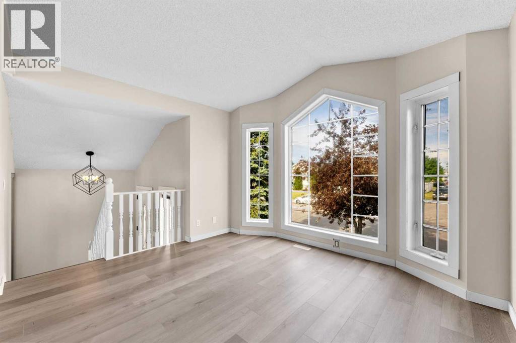 Single Family House Bi-level for Sale in  Laguna Way NE Monterey Park Calgary 