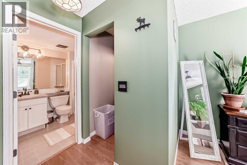 Single Family House for Sale in   Hunterview Drive NW Huntington Hills Calgary 