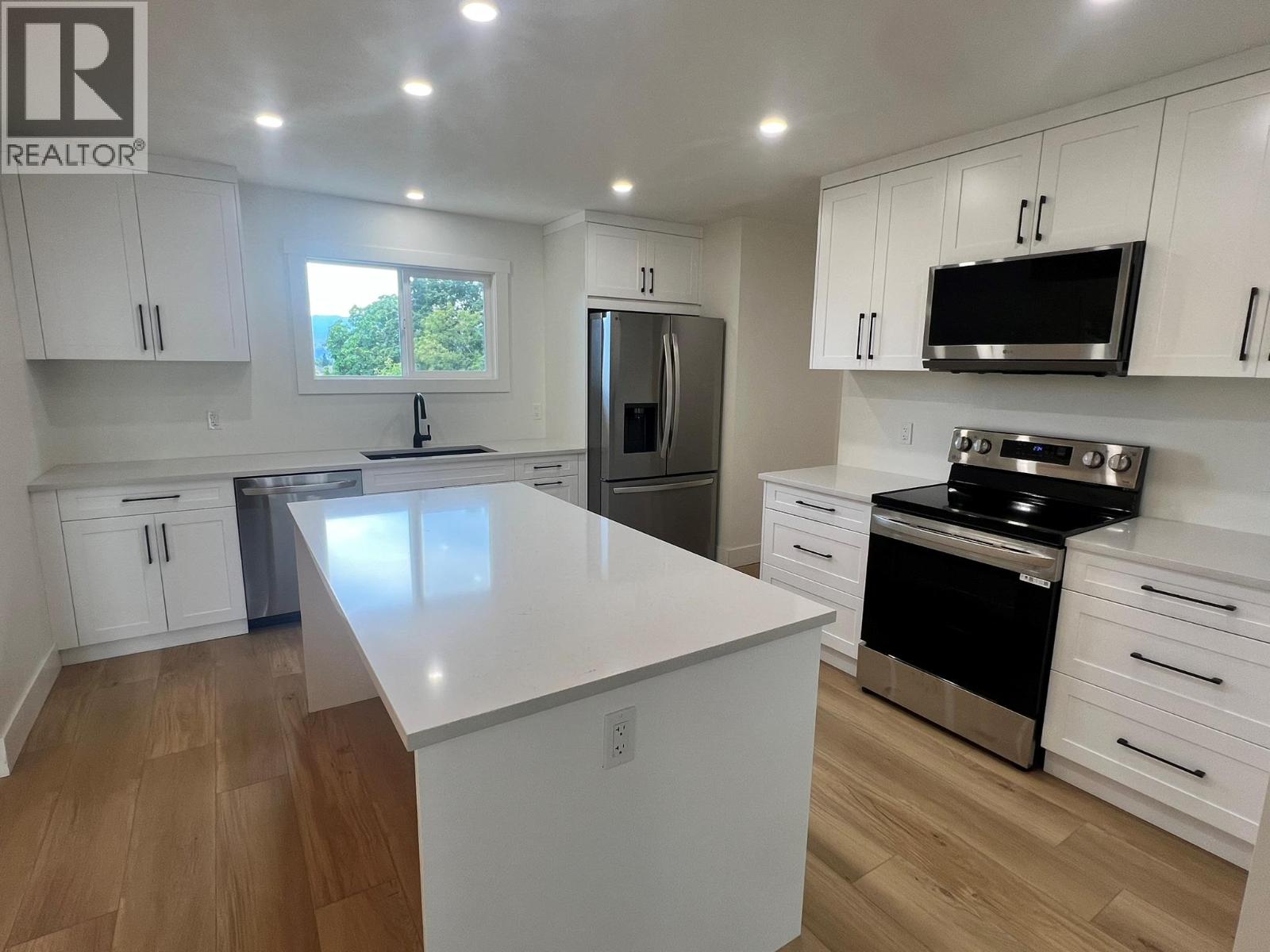 Photo 7 of 1457 Alta Vista Road, Kelowna BC