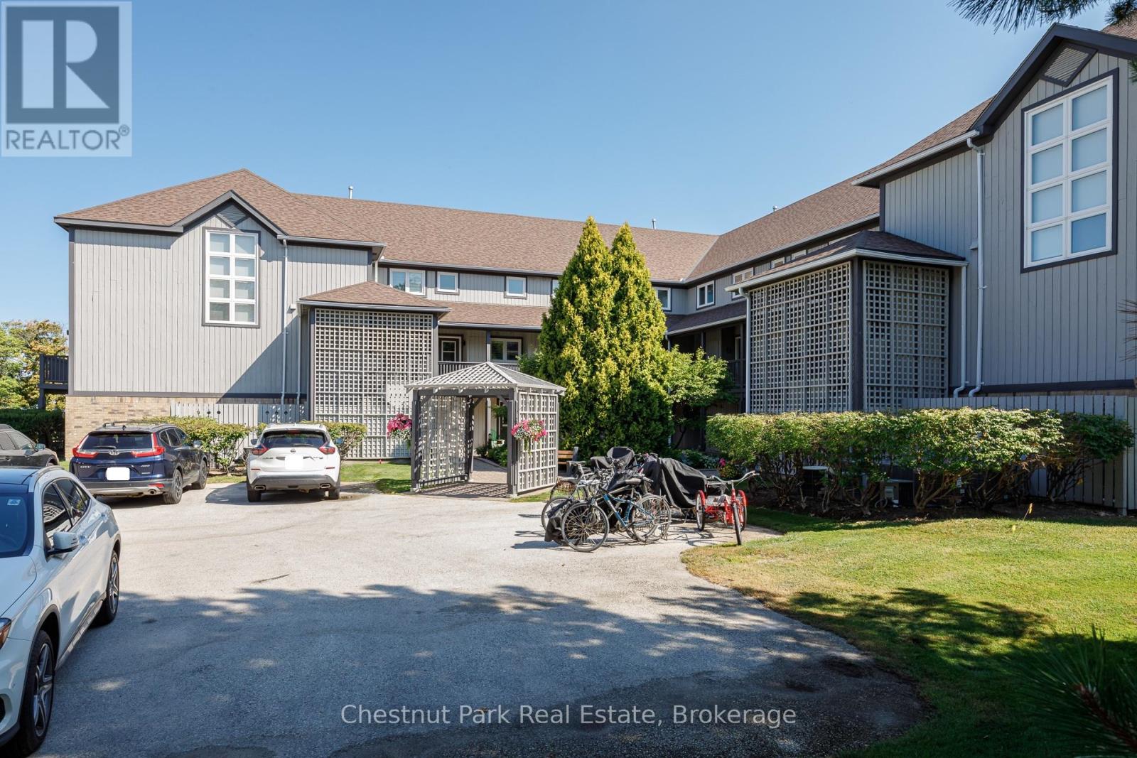 Photo 2 of 701 Johnston Park Avenue, Collingwood ON