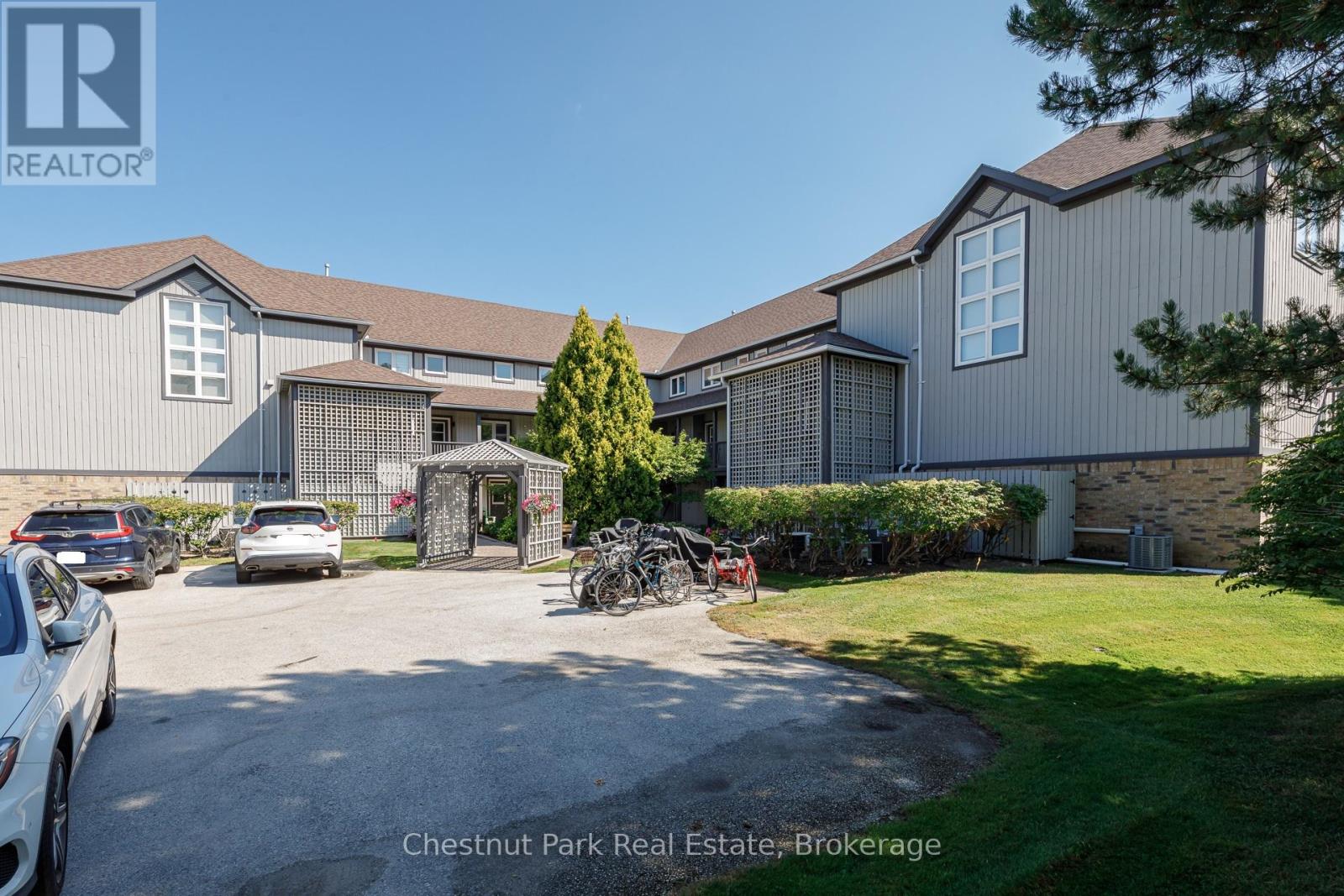 Photo 3 of 701 Johnston Park Avenue, Collingwood ON