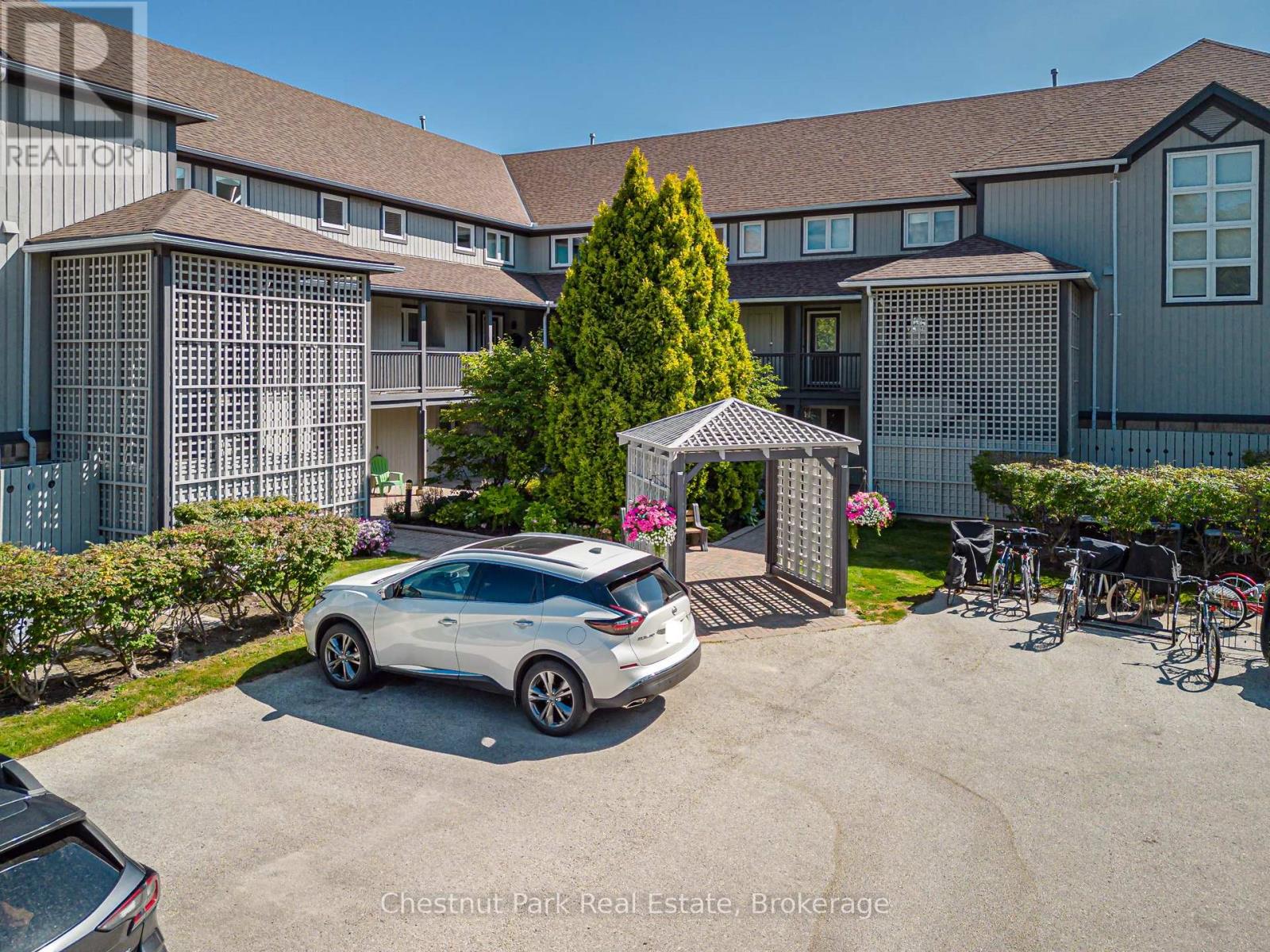 Photo 4 of 701 Johnston Park Avenue, Collingwood ON