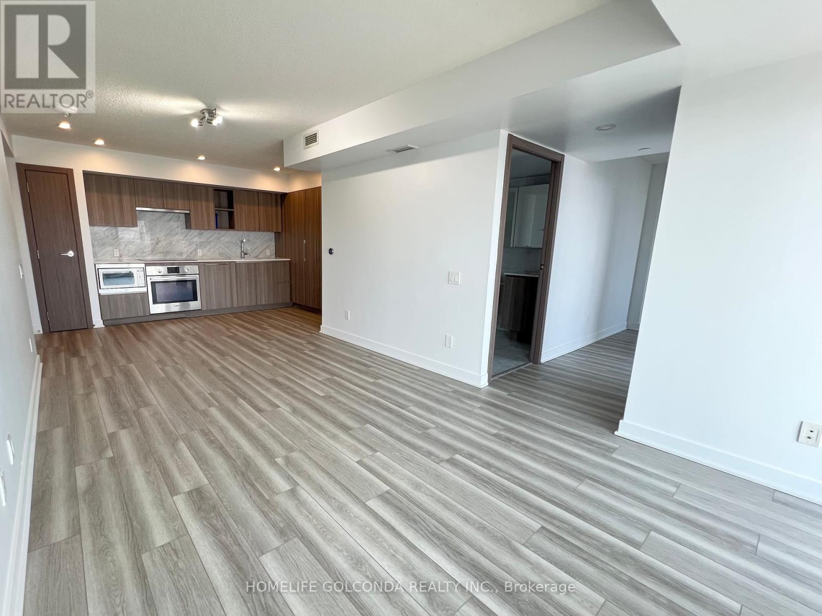 Photo 1 of 2515 17 Bathurst Street, Toronto ON